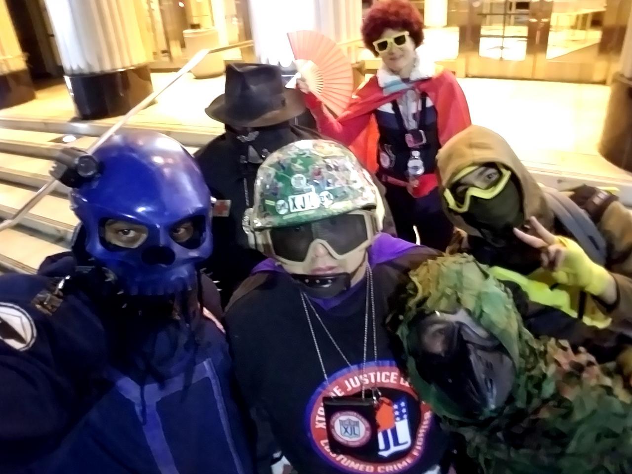 [21/12/2018] Ein Team der Xtreme Justice League, u. a. mit The Grim, Midnight Highway Man & Mr. Extreme (v.l.)