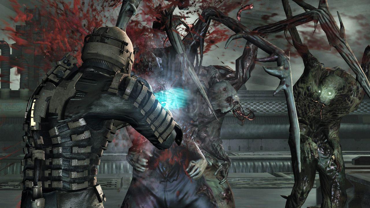 [17/12/2018] Dead Space verzichtet auf ein HUD und verlegt sämtliche Bildschirmanzeigen direkt ins Spiel. Die Lebensenergie zeigt der hier gelbe Balken auf dem Rücken an.&nbsp;