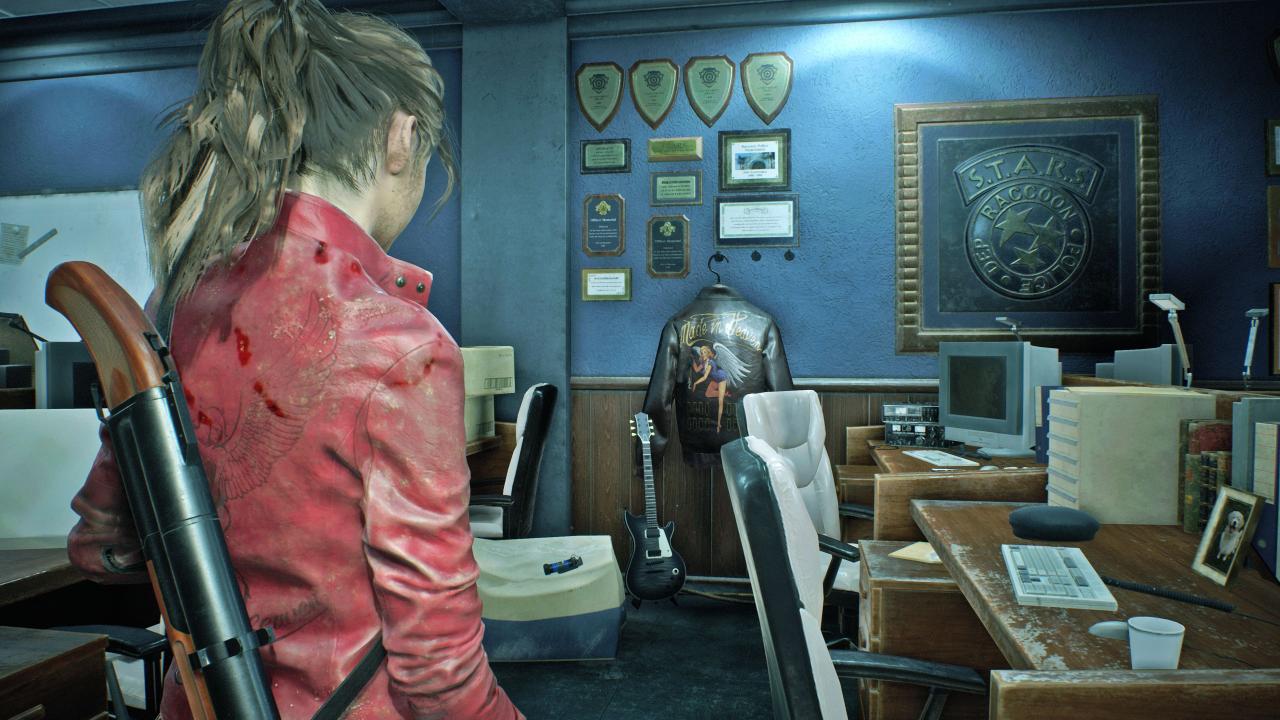 Claire Redfield im Polizeirevier von Raccoon City im Resident Evil 2 Remake.