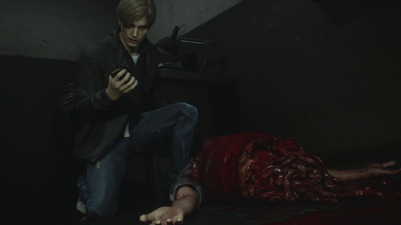 [28/02/2019] Leon wirkt glaubwürdig, da er mit den brutalen Szenen in Raccoon City zunächst auch überfordert ist. Das stärkt die Identifikation.