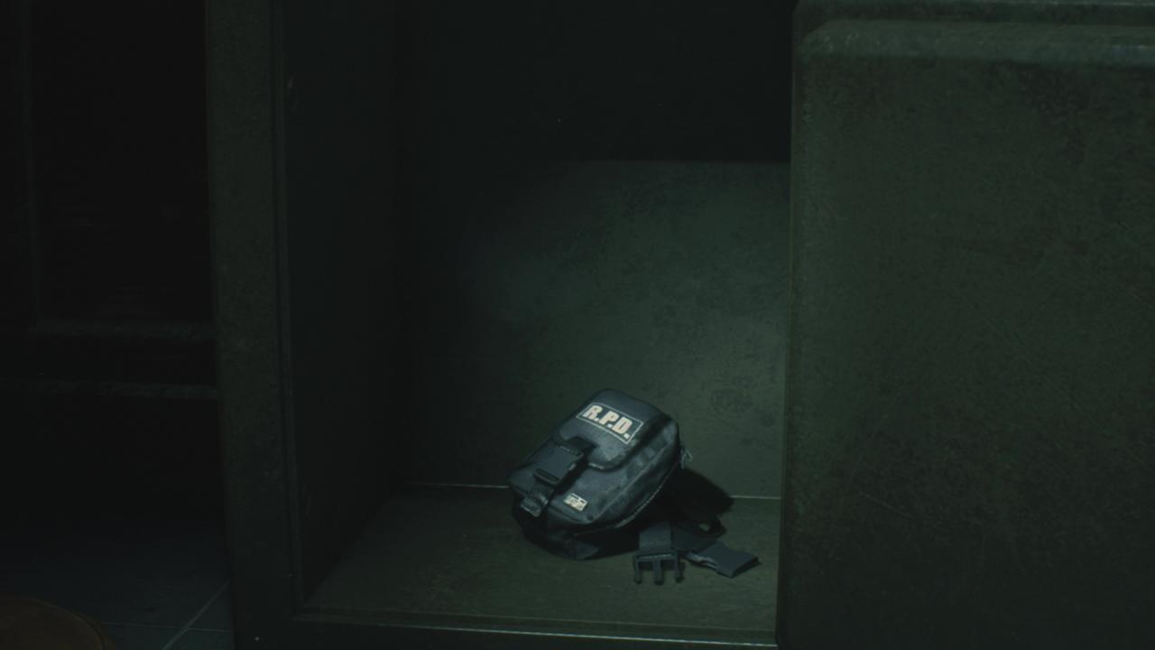 Die Gürteltaschen in Resident Evil 2 Remake erweitern das Inventar um zwei Plätze.