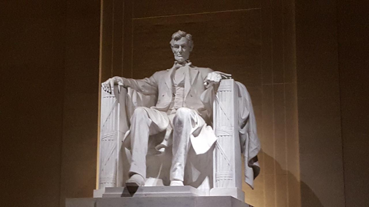 Lincoln Statue (Real)