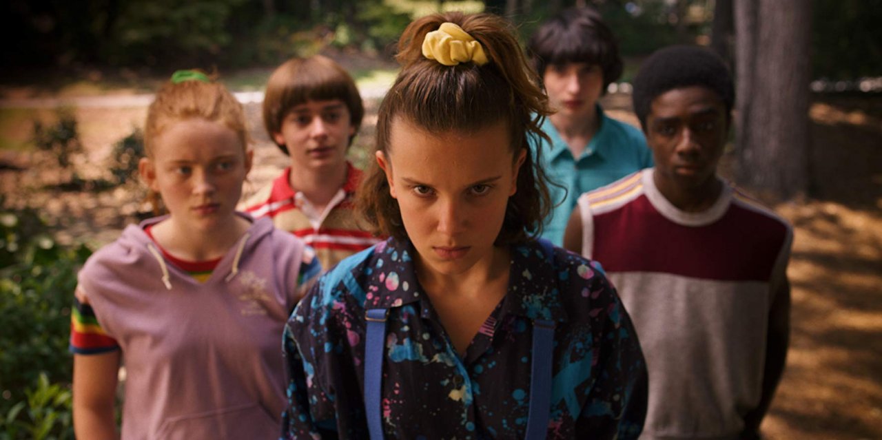 Szene aus Netflix mit Millie Bobby Brown.