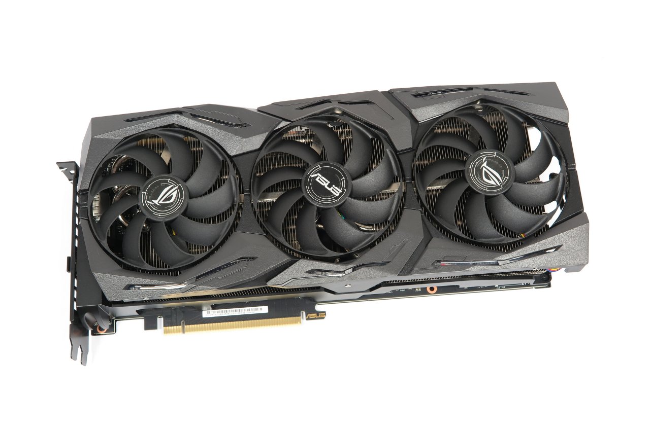 [02/08/2019] Eine Grafikkarte wie die Nvidia RTX 2080 Super (hier von Asus) kostet ab etwa 690 Euro - zu diesem Preis bekommt man bereits einen kompletten PC, der moderne Spiele gut in Full-HD darstellen kann.