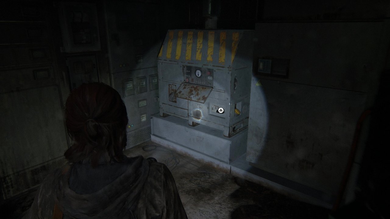 [22/06/2020] Ellie schaltet im Kino den Genertor ein, um Strom zu erzeugen.
