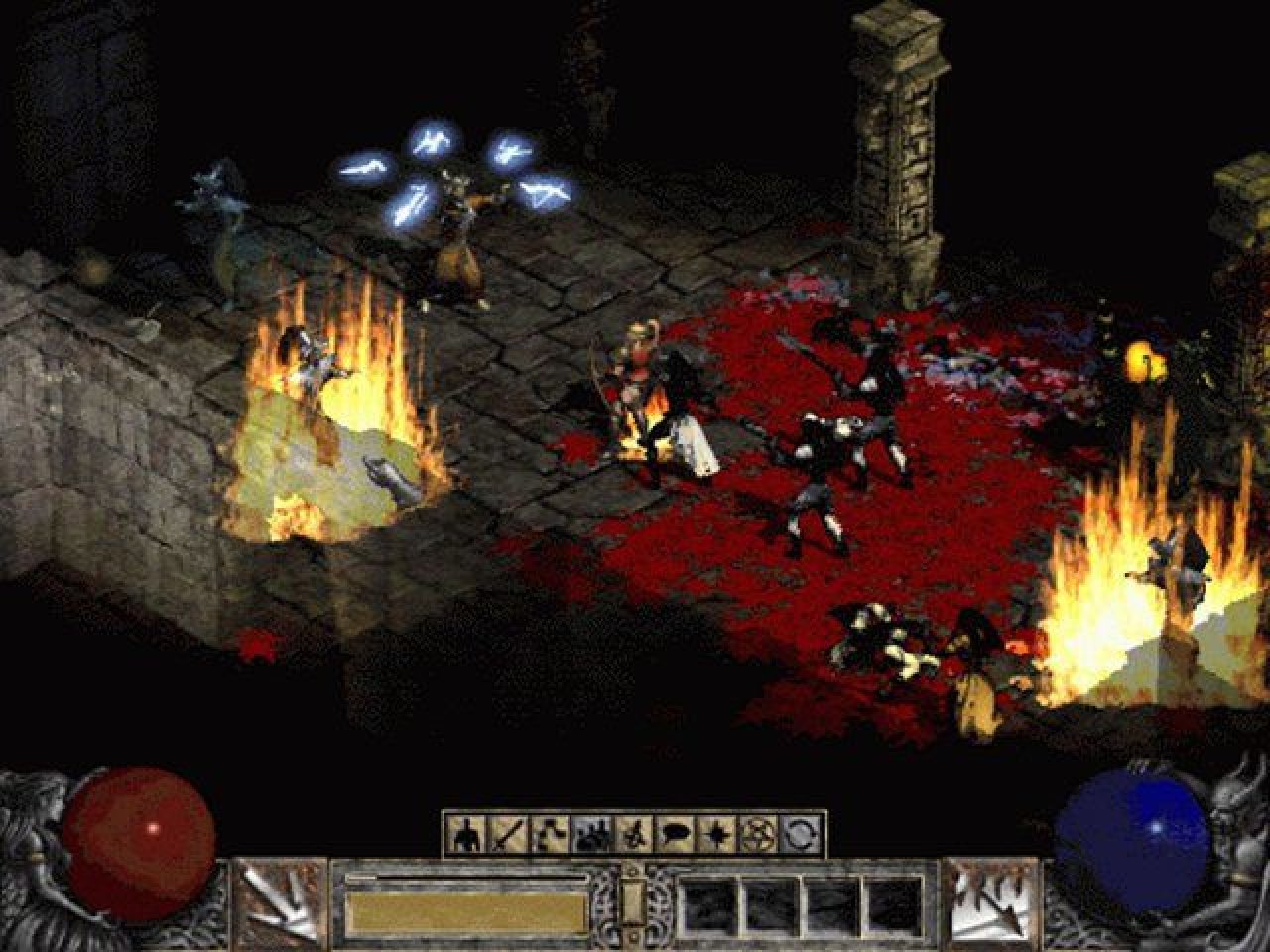 [23/06/2020] Die Benutzeroberfläche von Diablo 2 setzte Standards: Die rote Kugel zeigt die Lebensenergie an, die blaue den Mana-Vorrat. Dazwischen findet ihr vier Quick-Slots für Tränke. &nbsp;