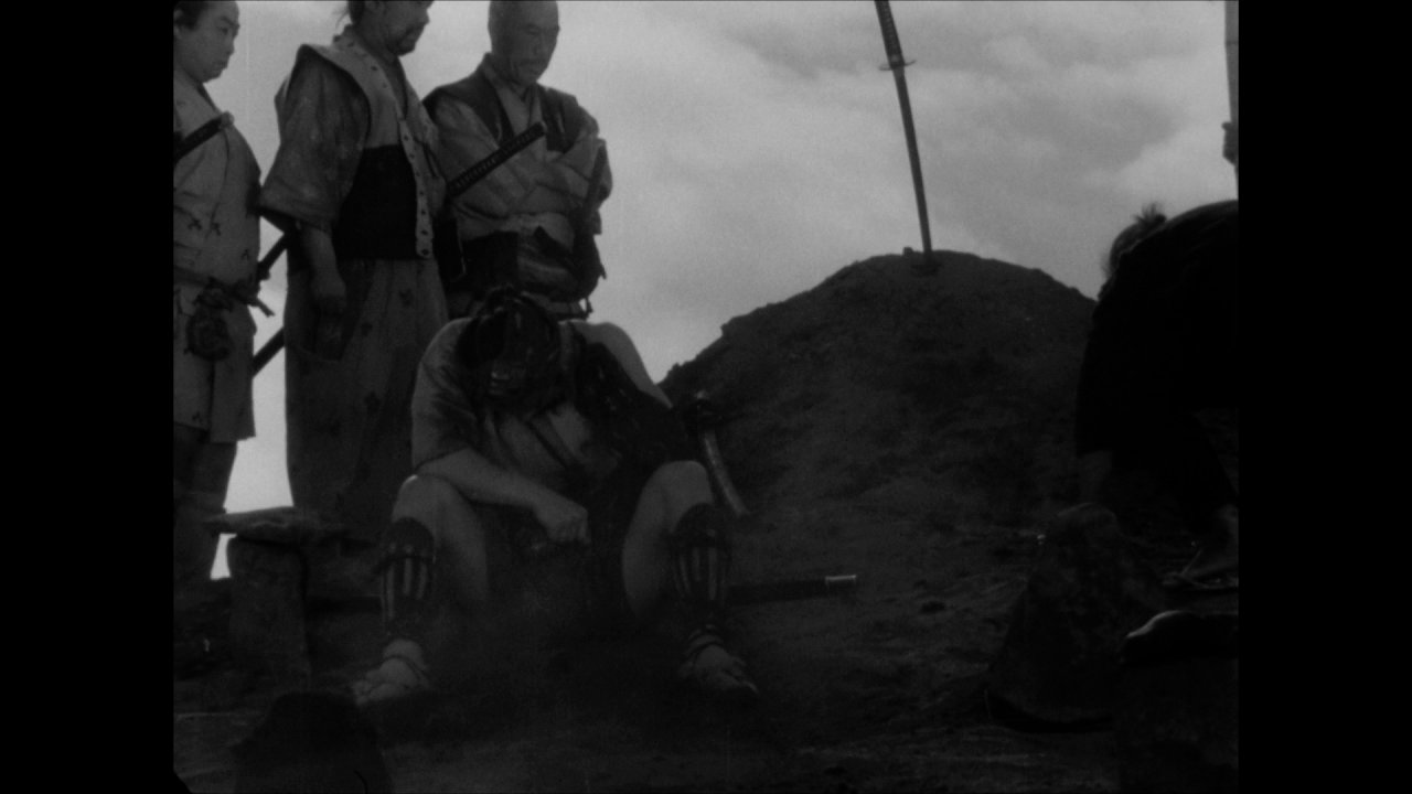 Auch Samurai sind nicht unsterblich. In Seven Samurai werden die Krieger mit ihrem Schwert bestattet.