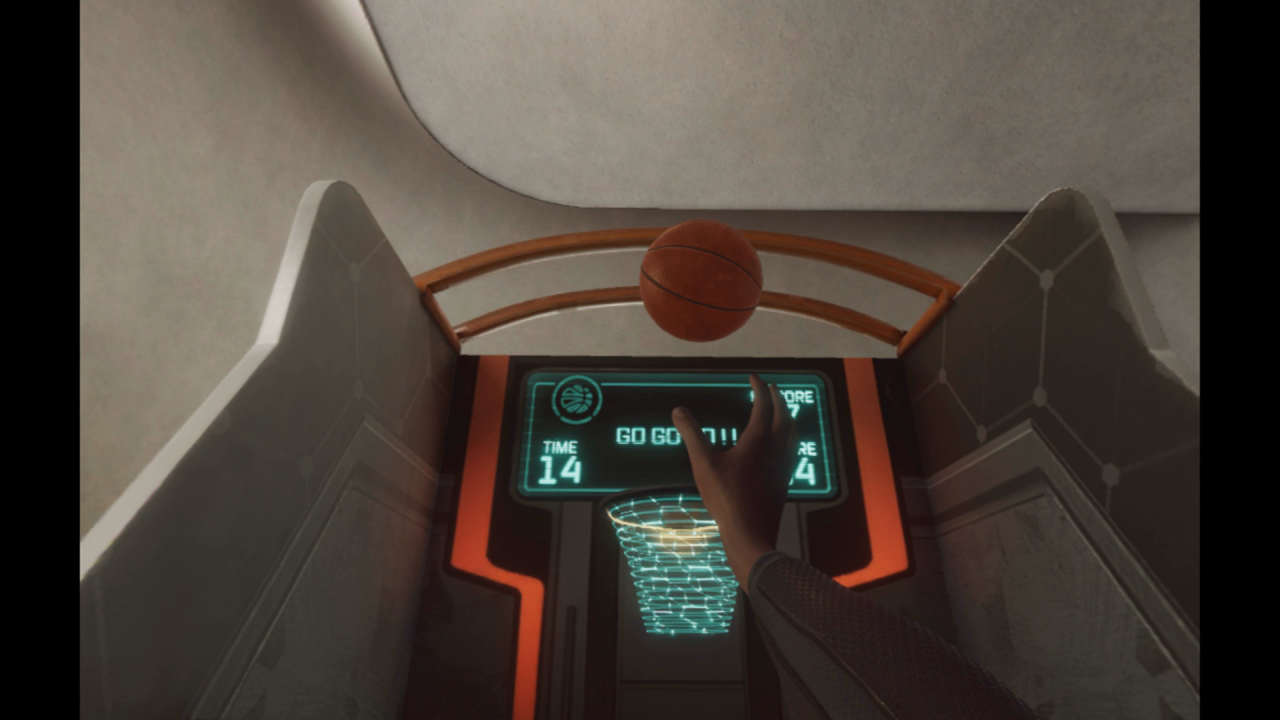 [07/07/2020] Im hauseigenen Fitnessraum können wir neben einer Klimmzugstange und einem Boxsack auch die Baskettballmaschine anwerfen.