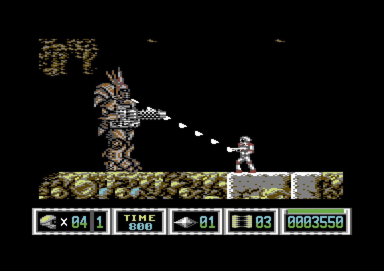 [02/07/2020] Der erste Boss im Vergleich auf dem Commodore 64: Turrican 2 wirkt auf dem alten Brotkasten weniger farbenfroh als auf dem Amiga. Auch der Soundtrack musste in seiner Komplexität reduziert werden.