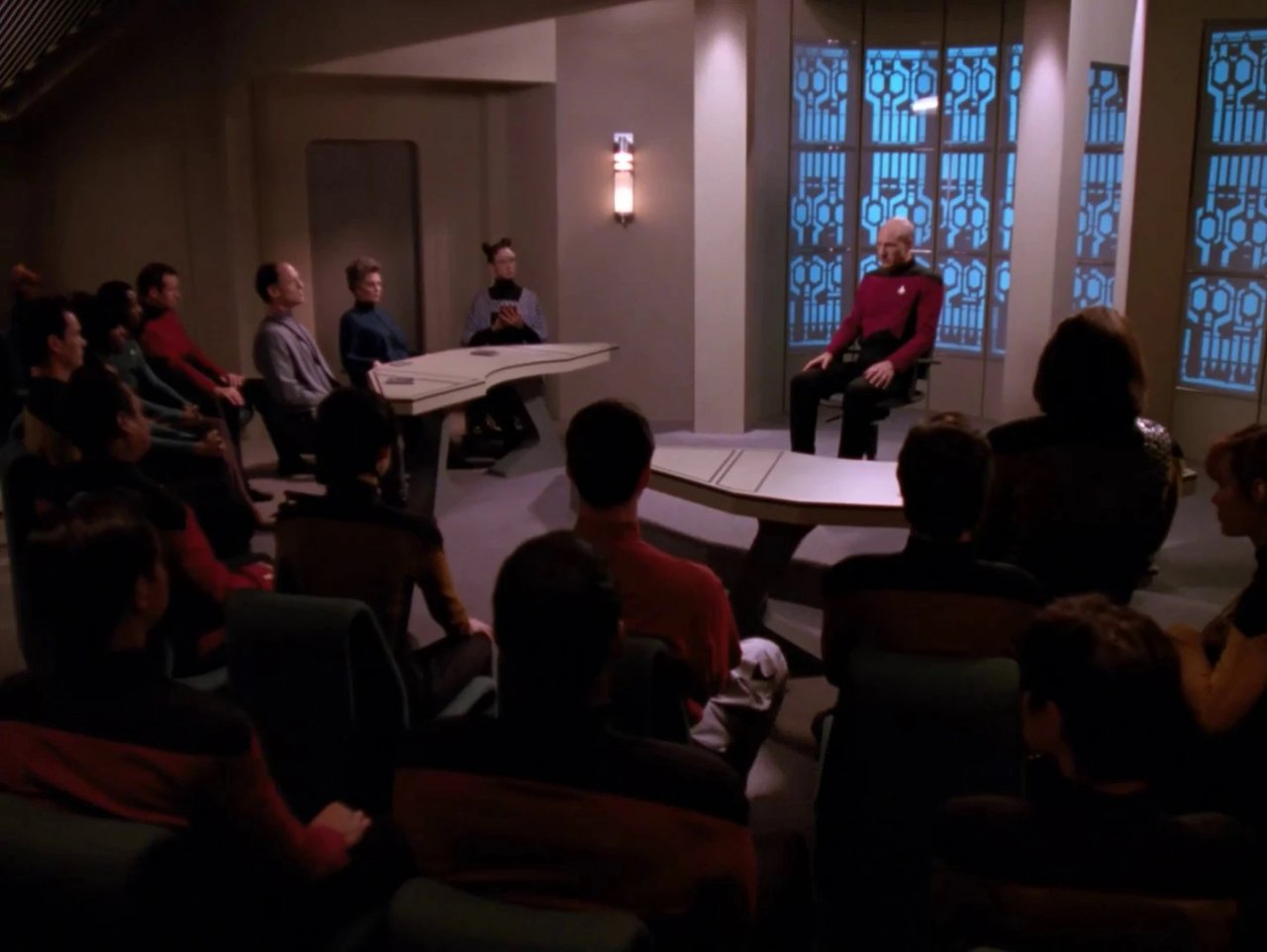 [16/10/2020] In der Folge„Das Standgericht“ hält Picard eine Rede gegen Demagogen und despotische Herrscher und für grundlegende Bürgerrechte in Krisenzeiten. &nbsp;