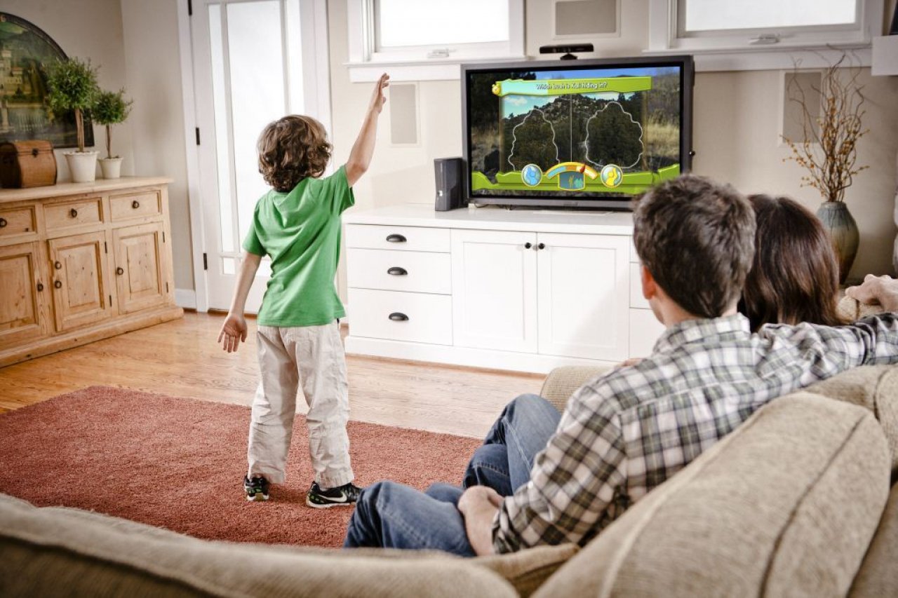 [02/12/2020] Kinect öffnete die Xbox 360 einer neuen Spielerschaft. Schließlich ist nichts intuitiver, als Befehle mit Gesten auszuführen. Entsprechend erreichte man mit dem Eingabegerät beispielsweise eine deutlich jüngere Zielgruppe. &nbsp;