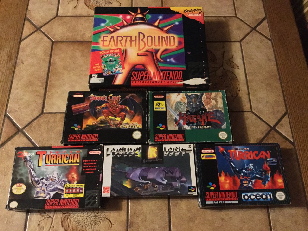 [19/03/2021] SNES-Schmuckstücke: Ja, das Spiel unten in der Mitte ist ein echtes Rendering Ranger – komplett mit Verpackung und Anleitung! Die anderen hier gezeigten Spiele sind zwar nicht im neuwertigen Zustand, haben aber trotz diverser Falten und Risse ihren Wert. (1)