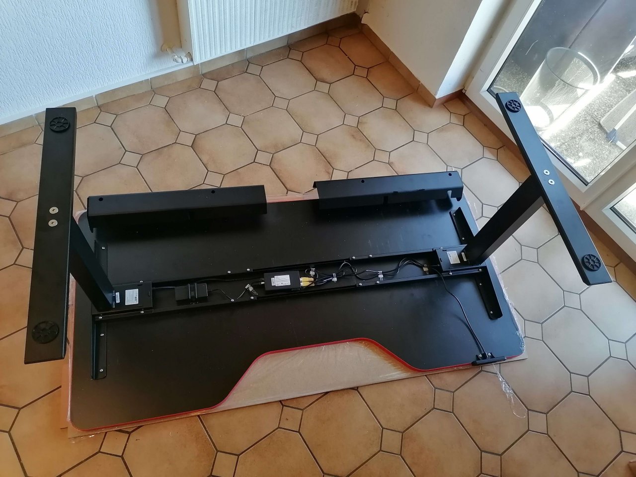 [07/05/2021] Der Aufbau ist hier schon recht weit fortgeschritten. Der Kabelkanal ist auch schon dran.&nbsp;