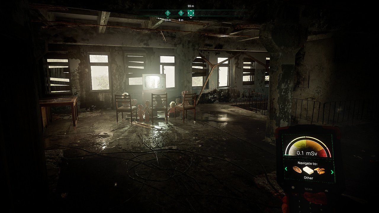 [27/07/2021] Ein Kaffeekränzchen mit Spielzeugpuppen: Manche Szenerien in Chernobylite sind ganz schön beunruhigend.
