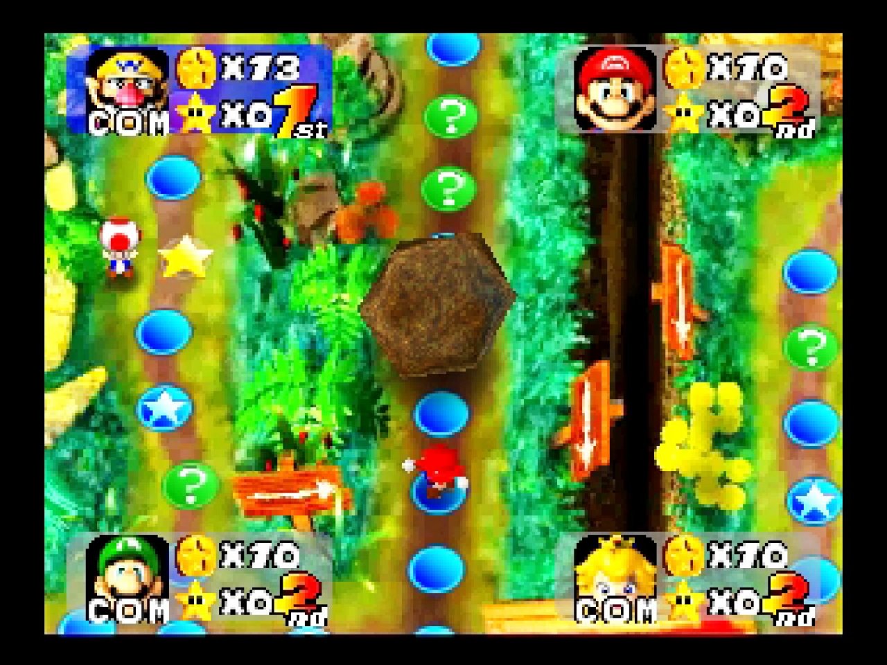 [09/11/2021] Die blauen Felder mit Stern sind Solo-Minispiel-Felder. Wer auf ihnen landet, spielt alleine ein Minispiel und gewinnt Münzen. Das gab es nur im ersten Mario Party!
