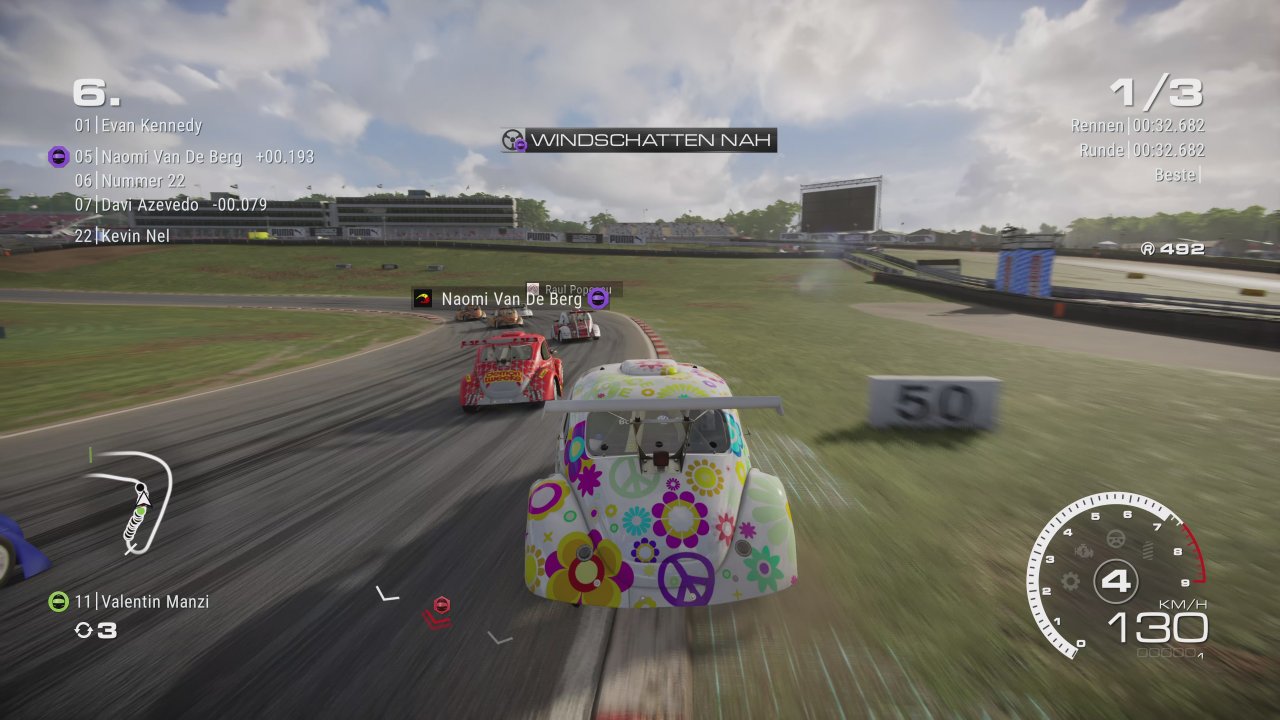 [28/02/2022] Trucks gegen Minis: Ein nettes Feature von Grid Legends ist die Möglichkeit, Events für Online-Spiele zu erstellen. So kann man beispielsweise Rampen und Booster mit einem Stadtkurs sowie Minis und Trucks verbinden.