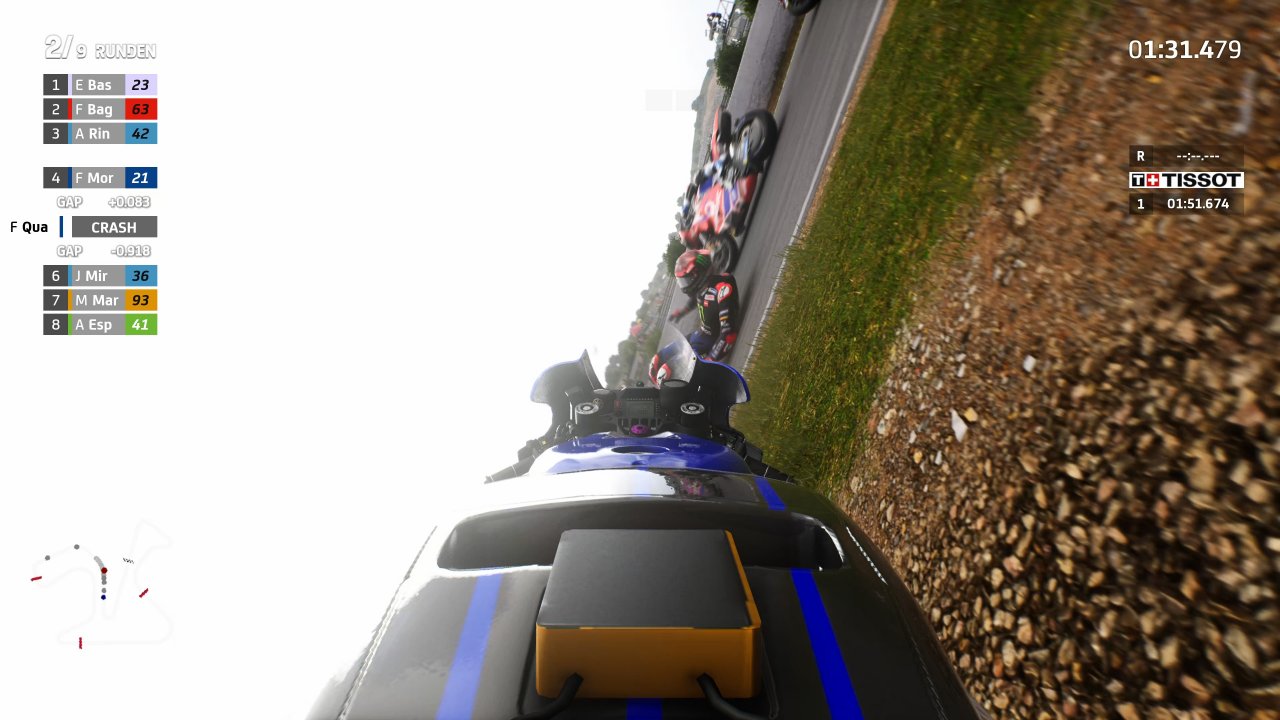 [22/04/2022] Nach einem Sturz können wir uns entweder automatisch aufs Motorrad zurücksetzen lassen oder unsere Maschine manuell aufrichten und weiterdüsen.