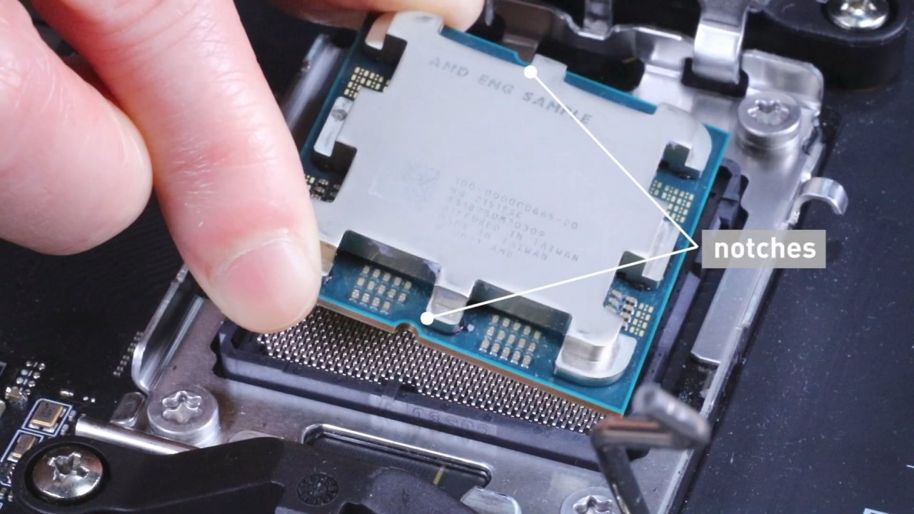 [24/05/2022] MSI zeigt die Einkerbungen beim Sockel AM5, die einen quasi idiotensicheren Einbau ermöglichen sollen.