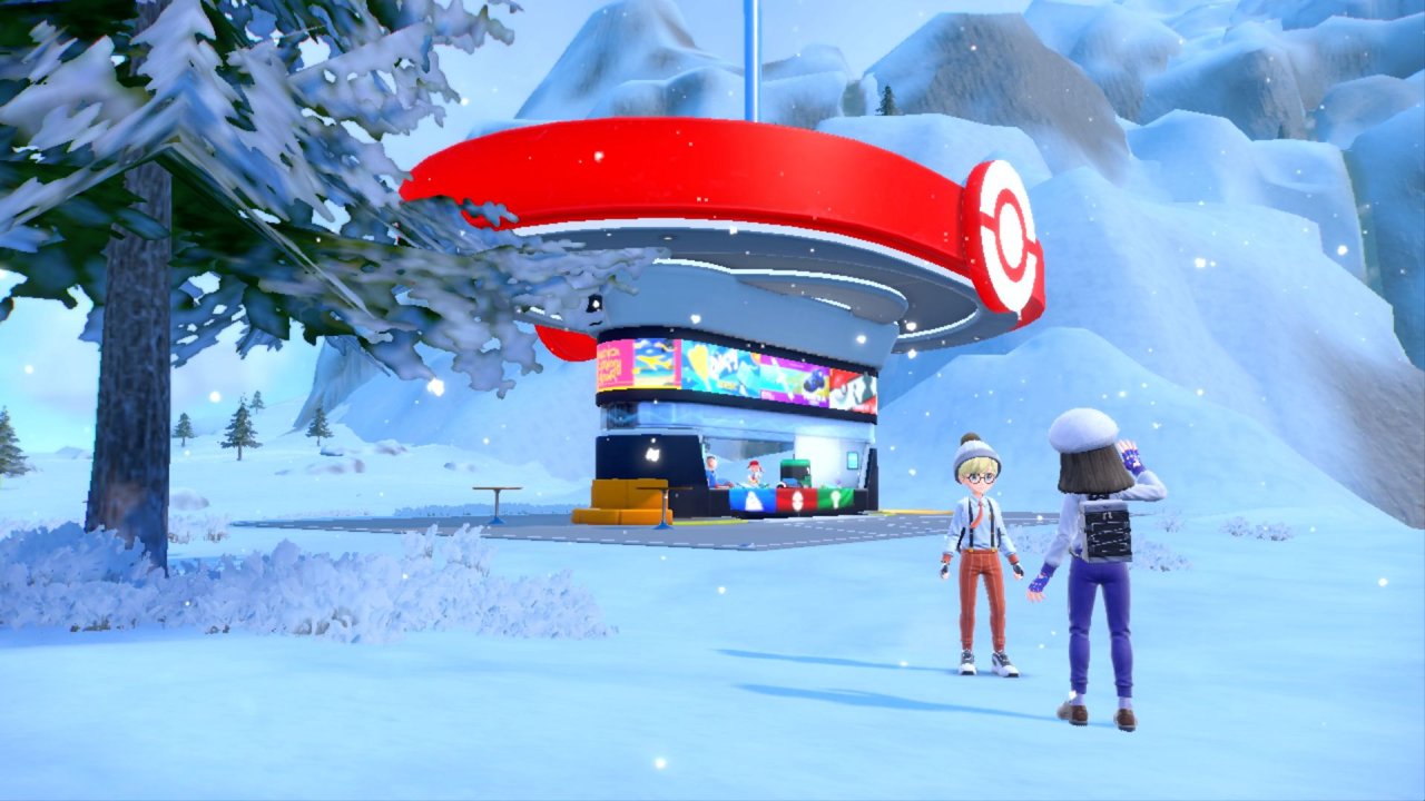 [01/06/2022] Die eindeutig an Tankstellen erinnernden Pokémon-Center sehen ganz schön bizarr aus, passen aber in die offene Welt von Pokémon Karmesin & Purpur.