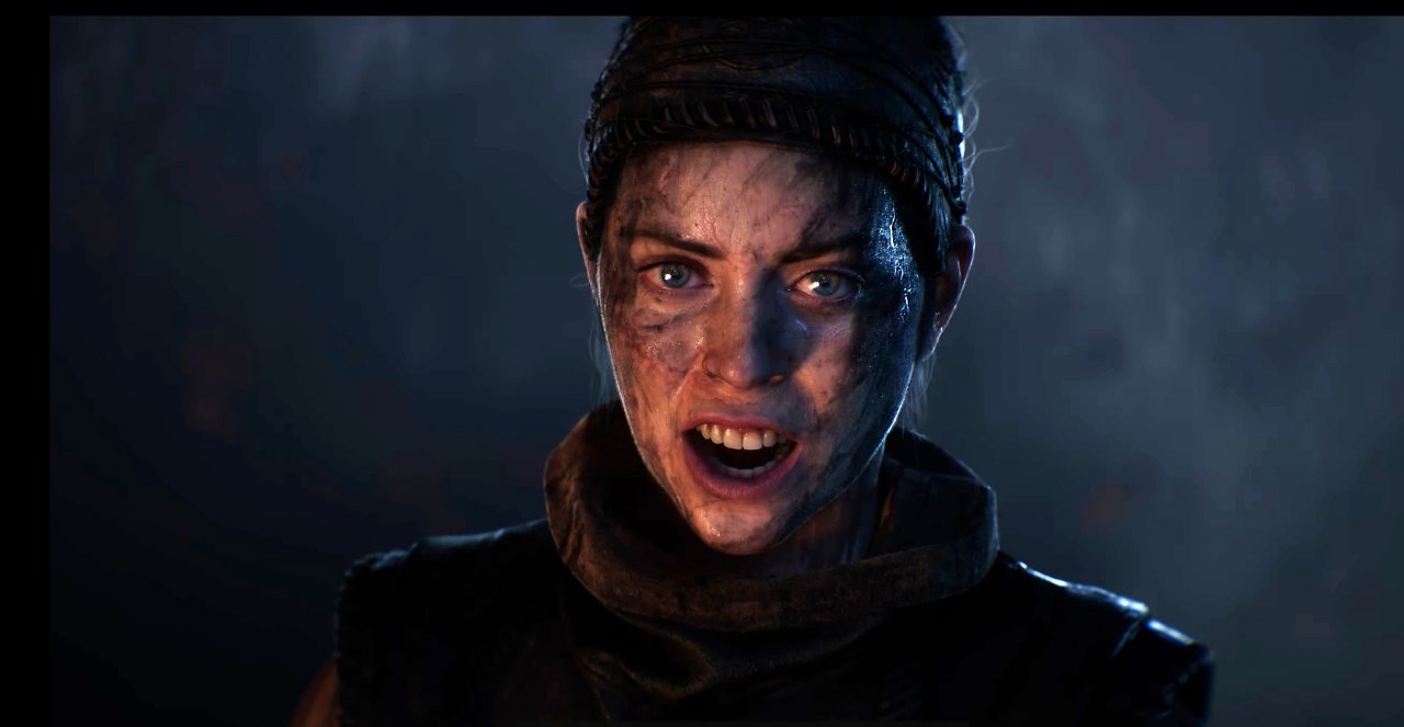 Senua aus Hellblade spricht in die Kamera