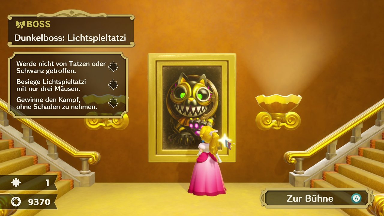 Peach steht vor dem Portrait der Lichtspieltatzi