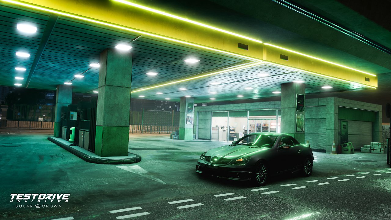 Auto vor Tankstelle