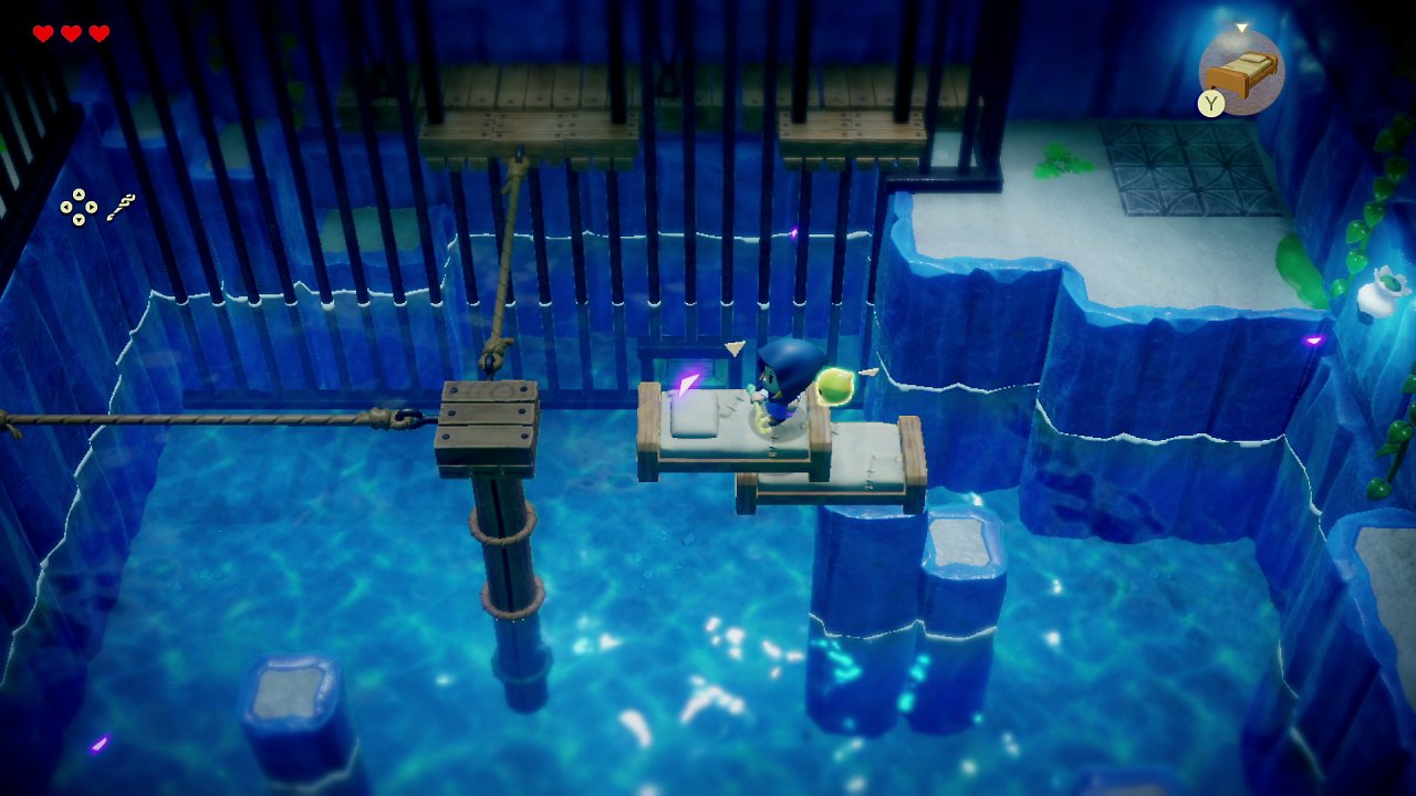 Zelda bahnt sich den Weg durch eine Höhle voller Wasser.