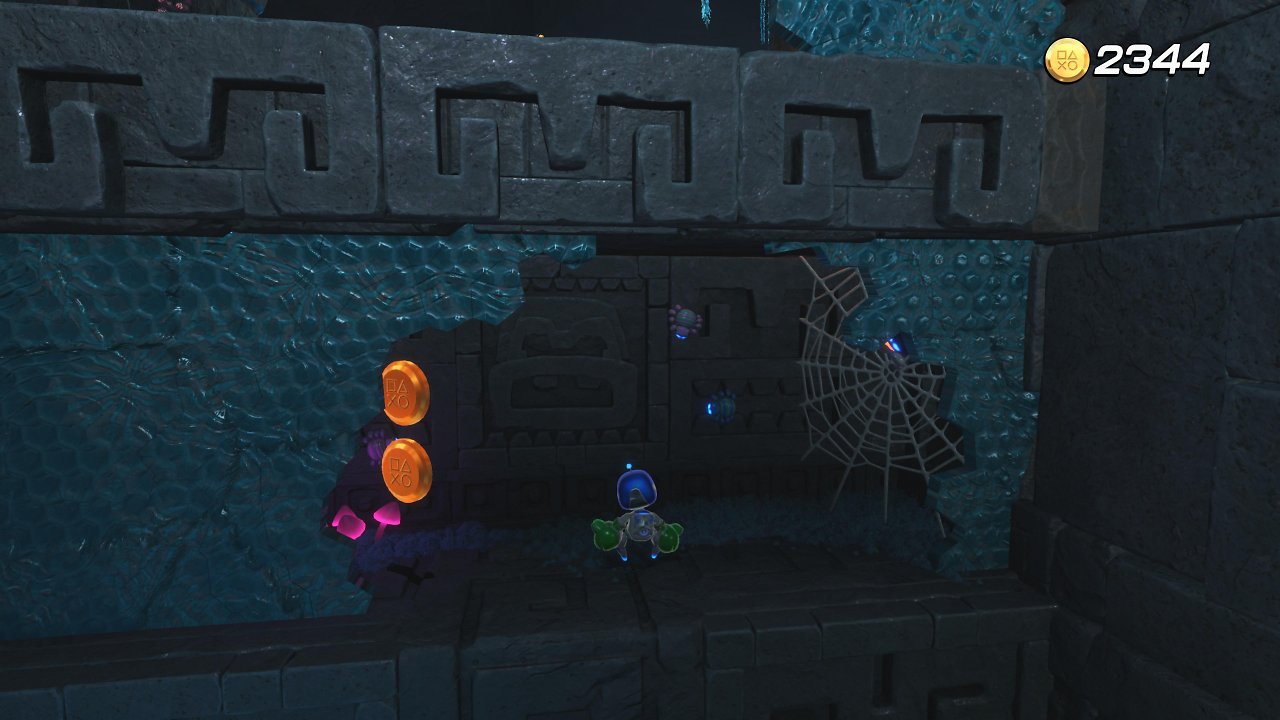 Astro Bot rettet einen anderen Bot