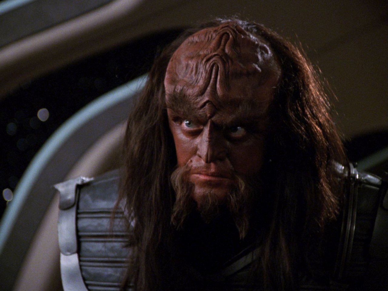 Für politische Ränkespiele sorgt der intrigante Kanzler Gowron.