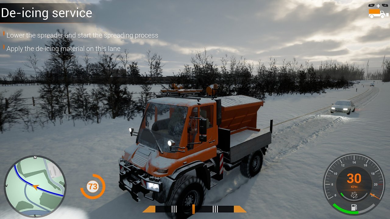 Ein Streufahrzeug im Schnee