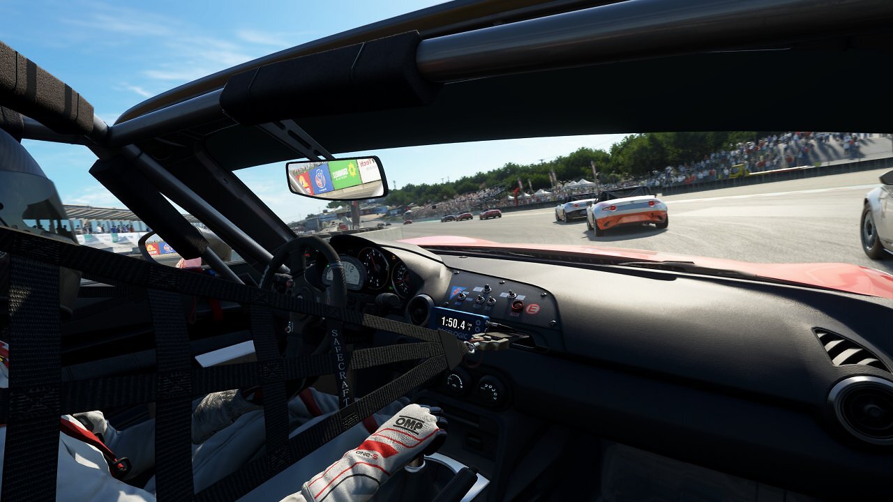 Eine Cockpitansicht des Mazda MX5