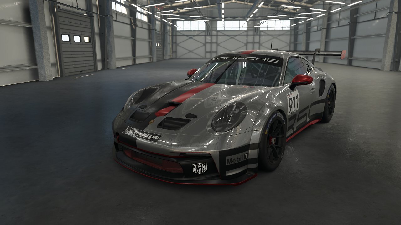 Ein Porsche 911 GT3 Cup steht in einer Garage