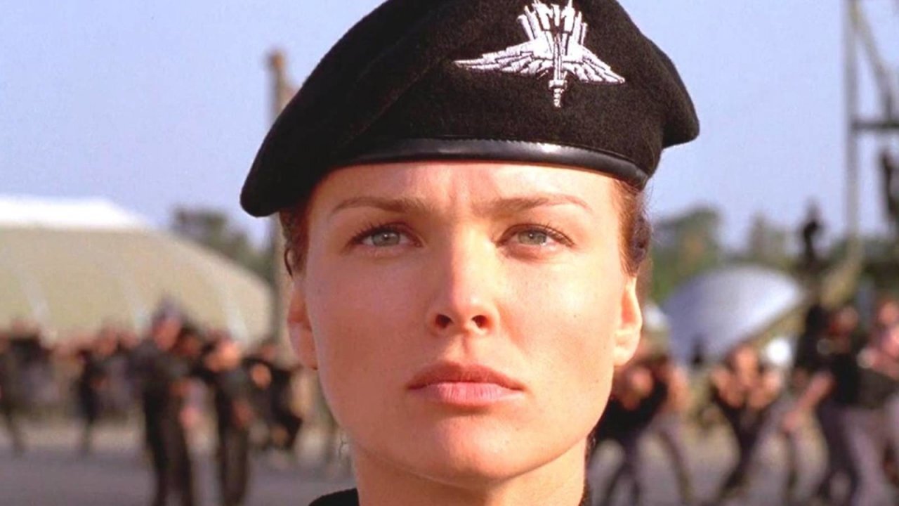 Dina Meyer in Starship Troopers