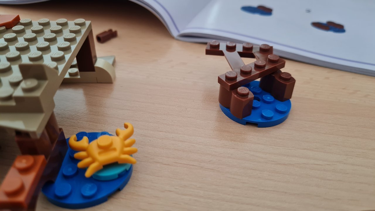 Ein Lego One Piece-Set auf einem Tisch