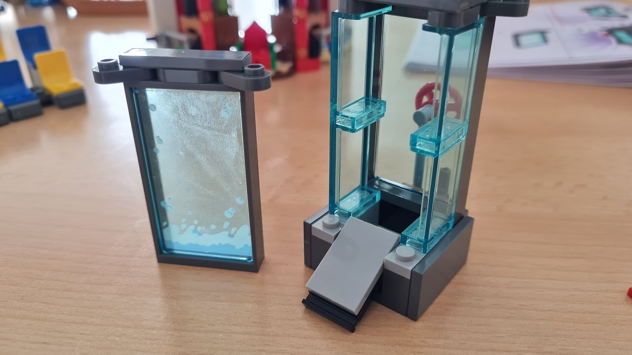 Ein Lego One Piece-Set auf einem Tisch