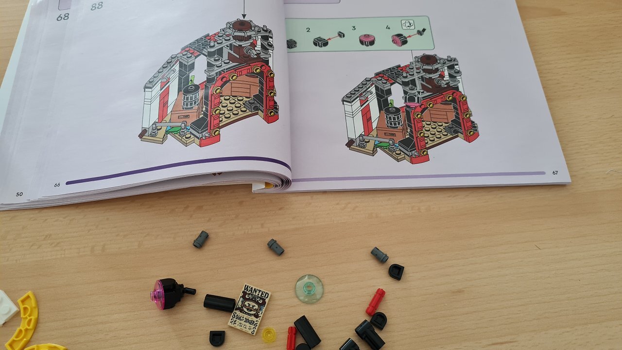 Ein Lego One Piece-Set auf einem Tisch