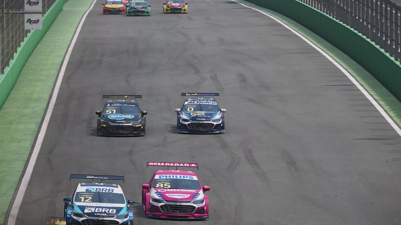 [09/10/2025] Positionskämpfe sorgen für einen ordentlichen Adrenalinschub. Wer selbst schon einmal in einem Simulator saß, weiß, wie anstrengend Sim-Racing sein kann.