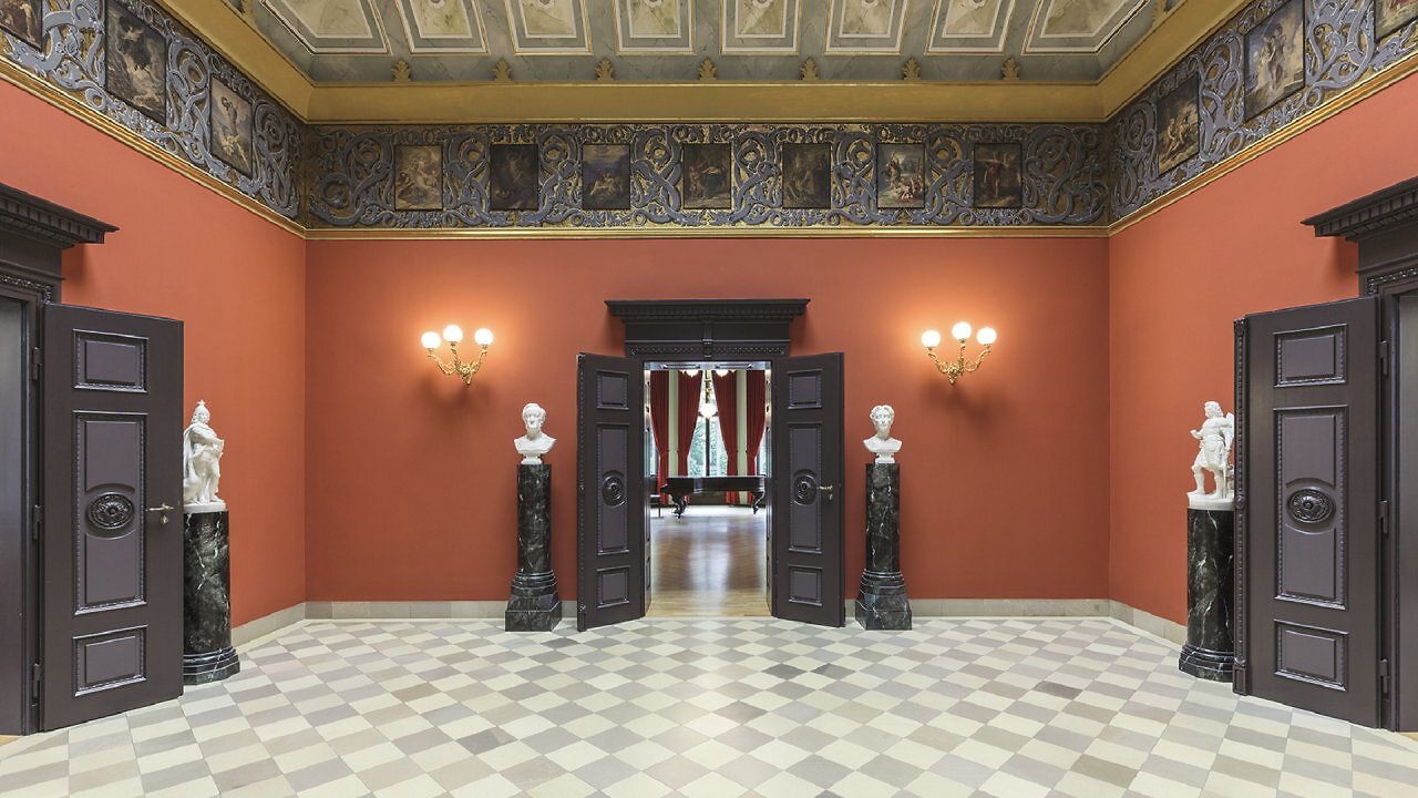 [13/10/2025] Der Eingang von Villa Wahnfried, Richard Wagners einstigem Wohnhaus, sieht heute noch so aus.&nbsp;