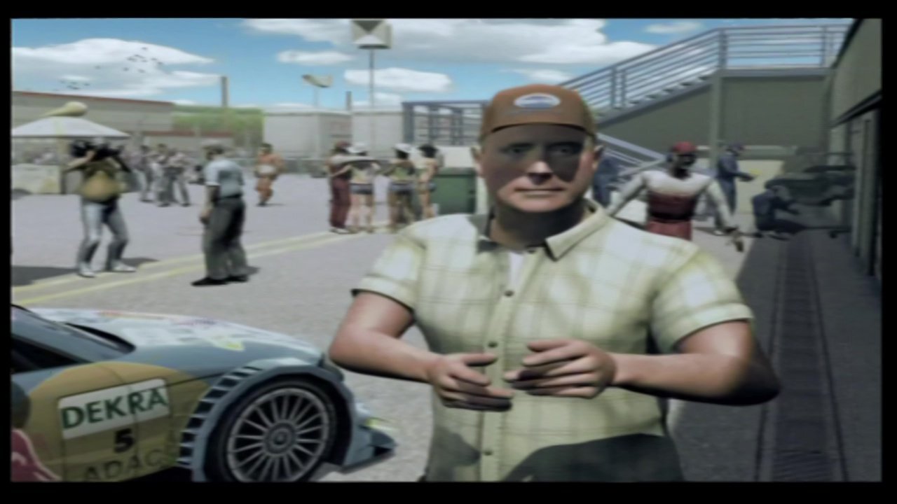 [06/11/2025] DTM Race Driver 2 erzählt die Karriere aus einer Ego-Perspektive, und man erlebt Momente direkt aus dem Fahrerlager und der Boxengasse.