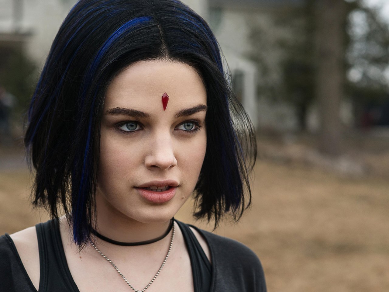 Teagan Croft als Raven in der DC-Serie Titans.
