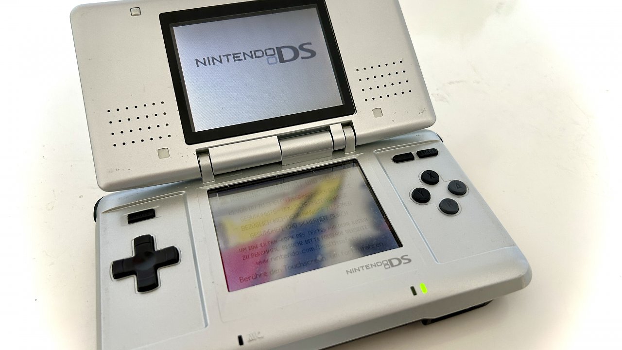 Aufgeklappter Nintendo DS