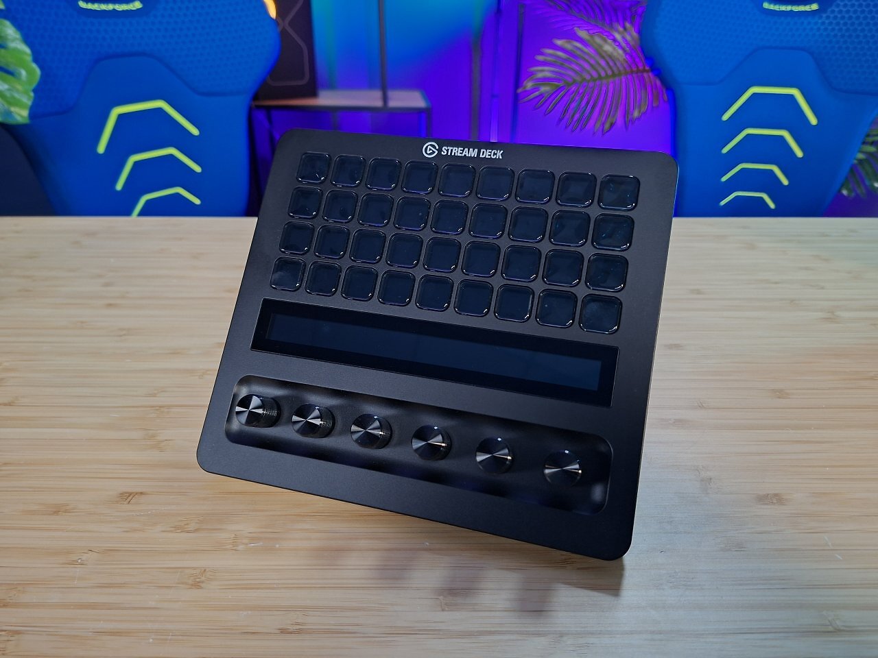 [27/03/2026] Das Stream Deck + XL von schräg vorne
