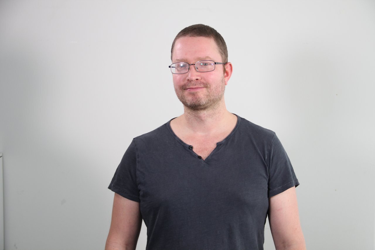 [20/05/2026] Nachdem ich jahrelang in WoW, Guild Wars und LOTRO unterwegs war (und zig andere getestet habe), spielen MMORPGs in meiner Freizeit keine Rolle mehr. Als zweifacher Vater wüsste ich nicht, wo ich die Zeit dafür hernehmen soll. Mir sind ja schon viele Singleplayer-Spiele zu lang! Der Pile of Shame wird schließlich nicht kleiner, zumal ich auf allen Plattformen und in den meisten Genres unterwegs bin. Langwierige MMORPGs passen da hinten und vorne nicht rein. Einzig Spiele wie Diablo 4, Destiny 2 oder Path of Exile lasse ich mir hin und wieder einreden - die fliegen nämlich einfach von der Platte, wenn die Luft raus ist. FOMO? Nicht bei mir. (Felix Schütz)