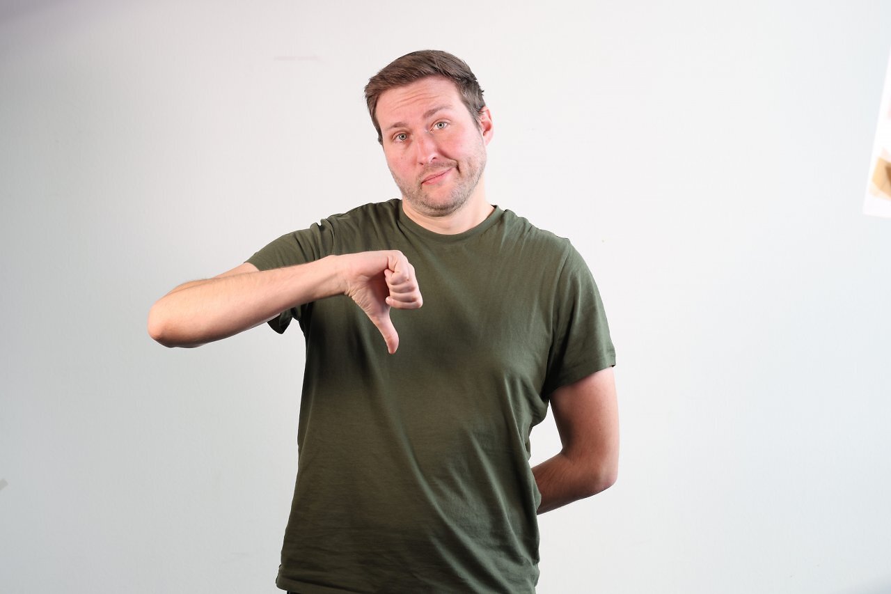 [20/05/2026] Ich kann mit MMORPGs so gar nichts anfangen. WoW, Elder Scrolls Online und Guild Wars sind für mich auch einfach irgendwelche Fremdwörter, die in meinem Wortschatz nicht existieren. Ich bin weder Fan von Fantasy noch von Grind noch von fremden Spielern auf meiner Karte, die ich nicht bekämpfen kann. Dune Awakening ist zwar kein komplettes MMORPG, aber es war mein letzter Versuch in einem ähnlichen Genre und der ging wieder mal nach hinten los. (Michi Grünwald)