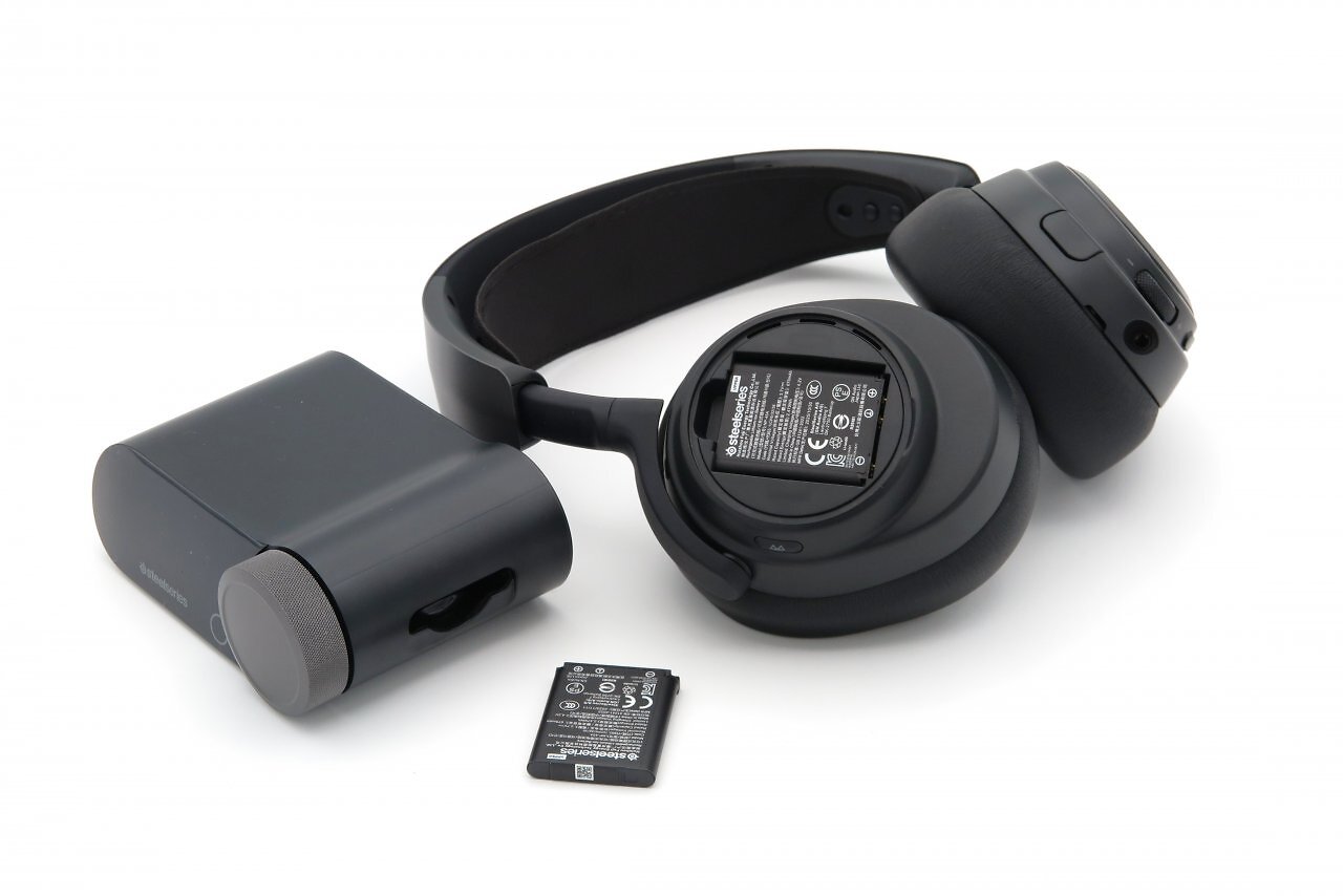 [05/05/2026] Wie schon von anderen Headsets der eigenen Reihe gewohnt, kann der Akku des Headsets in der externen Soundkarte geladen werden.