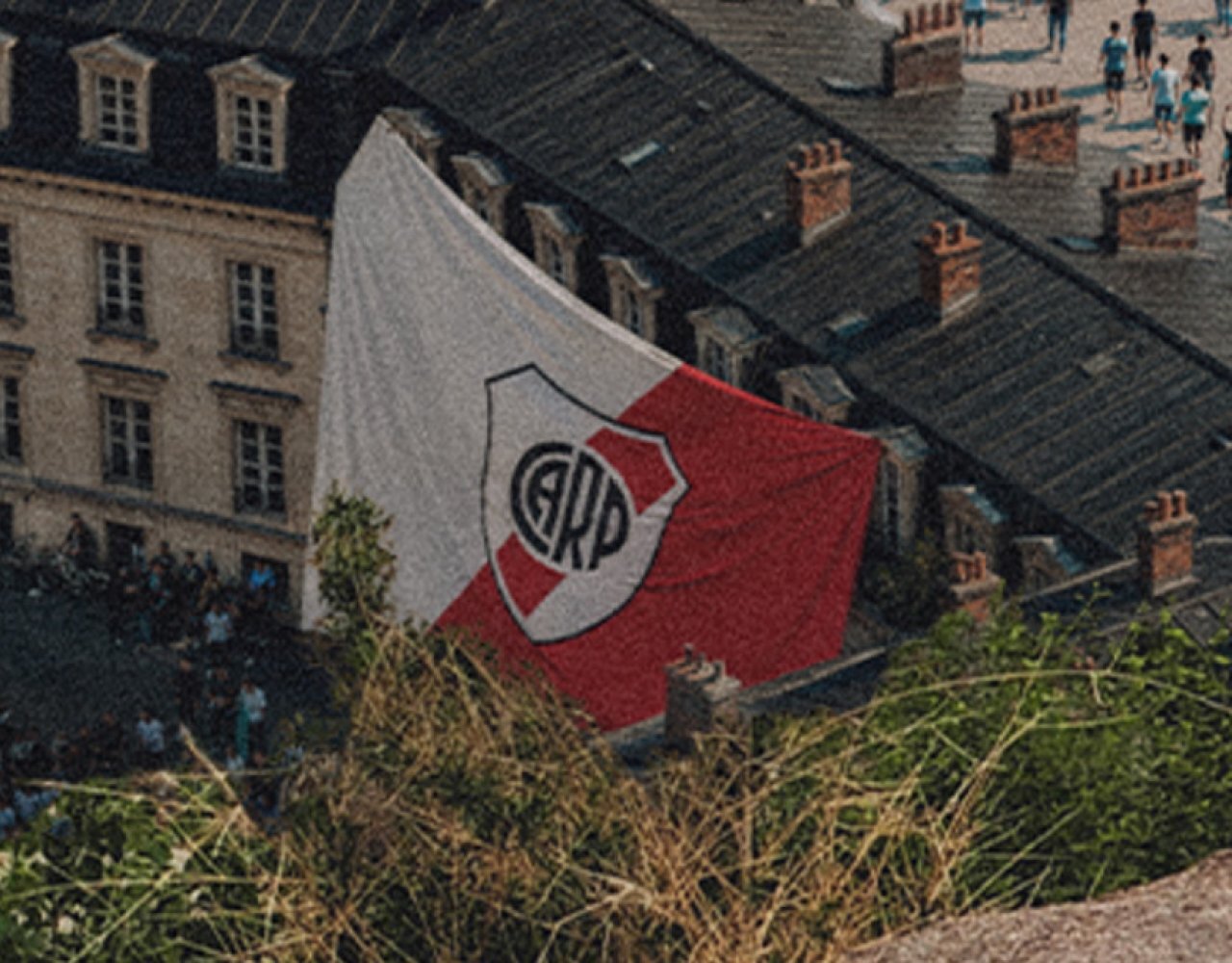 [23/07/2026] River Plate - Eine Flagge zeigt den argentinischen Traditionsverein.