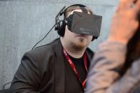 Journalisten auf dem Fanfest in Reykjavik, Island spielen erstmals EVE VR für Oculus Rift (2)