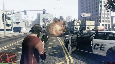 GTA 5 (2013) kann seine großartigen Vorgänger nochmals toppen – in Bezug auf das Gameplay, aber auch an der Kasse. Ein besonderer Clou: Der Online-Modus, mit dem Take 2 richtig viel Kohle scheffelt.