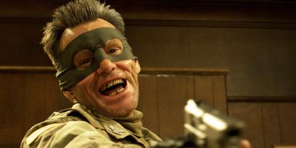 Ist das... Jim Carrey? Ja. Er trägt im ganzen Film eine Maske.