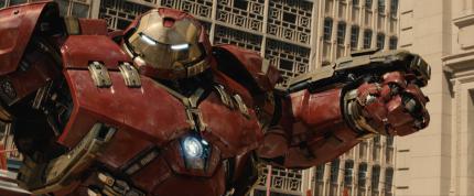 Reiner Fan-Service: Iron Man im Hulkbuster-Outfit.